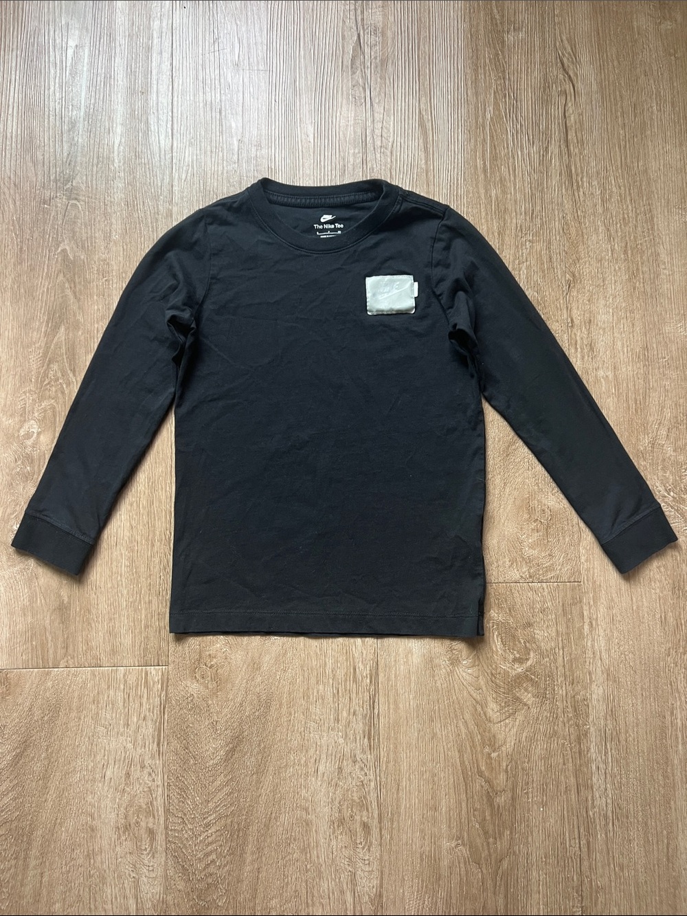 Nike Kids Black Long Sleeve Top with Silver Chest Patch & Logo on Back Sz Small